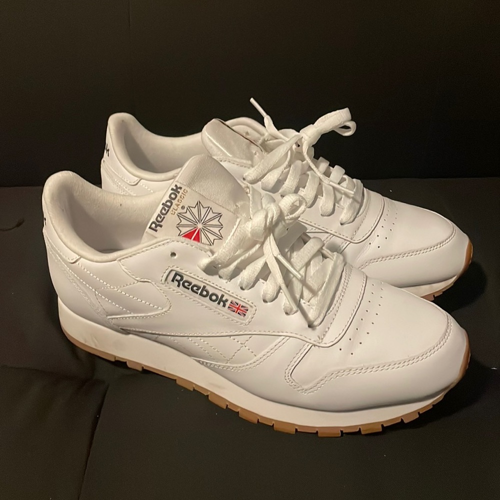 Mens Classic Reebok sneakers size 9.5